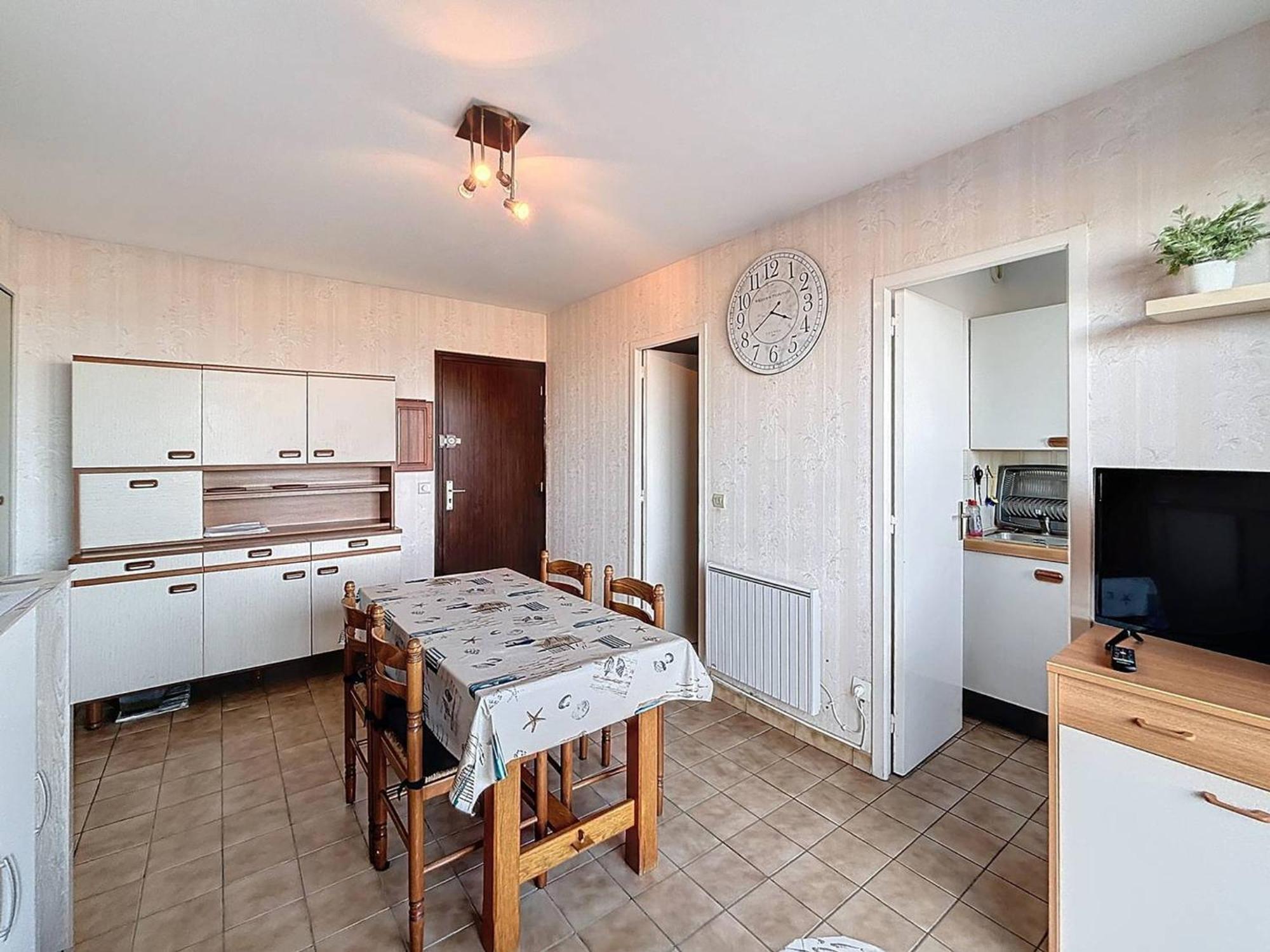 Appartement Familial Centre Ville Avec Parking Et Animaux Permis - Fr-1-465-90 Merville-Franceville-Plage Exterior foto